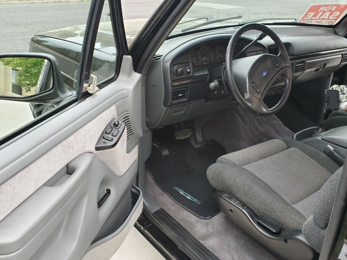 1993 Black Ford F-150 Pickup