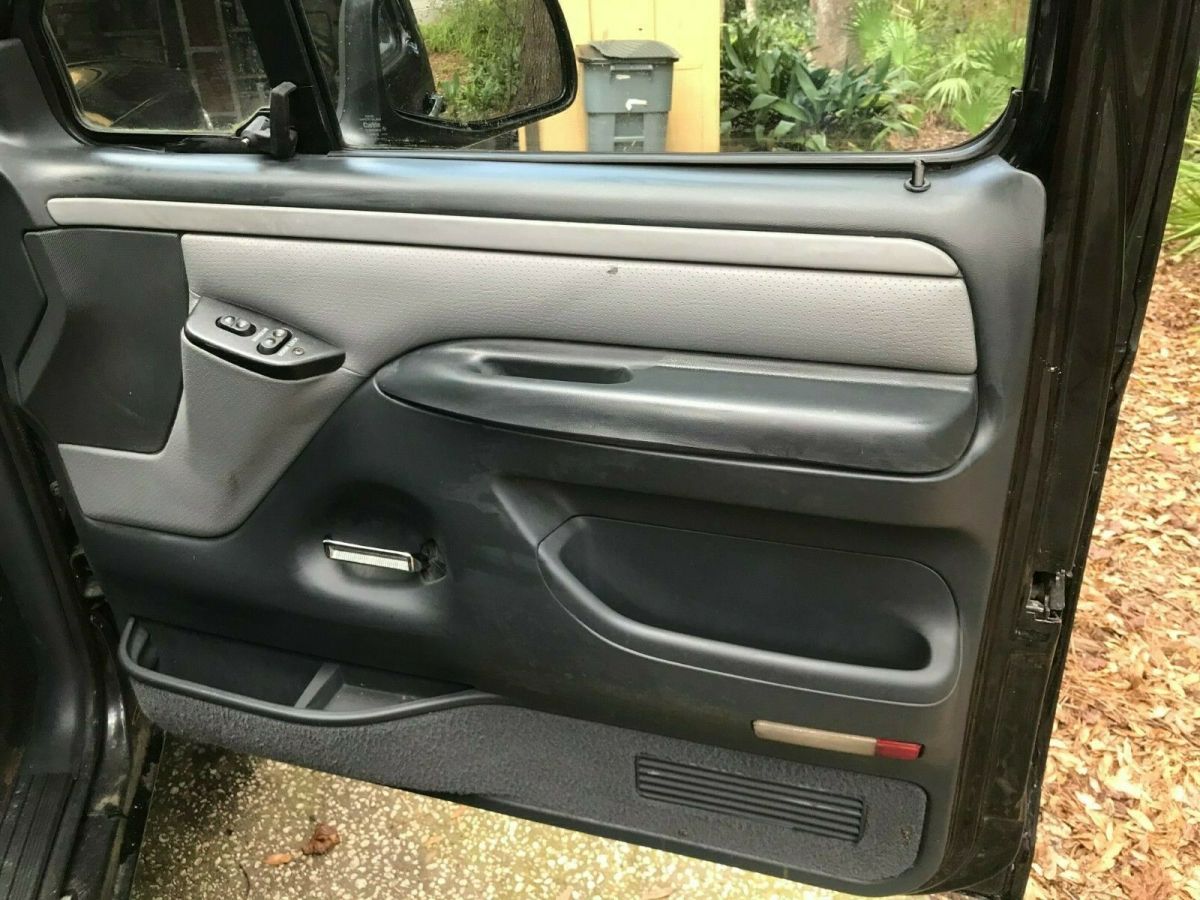 1993 Black Ford F-150 Standard Cab Pickup SWB