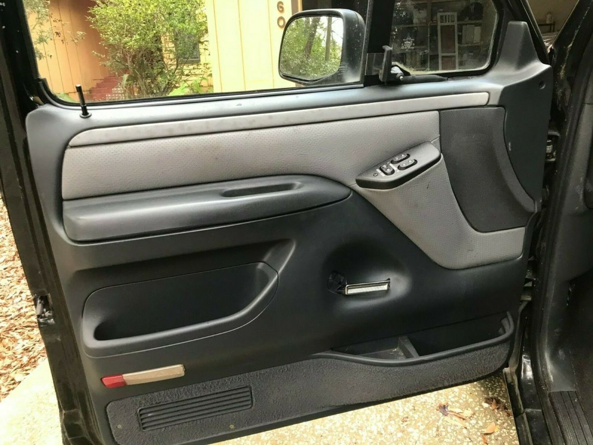 1993 Black Ford F-150 Standard Cab Pickup SWB