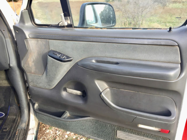 1993 White Ford F-150 Pick Up