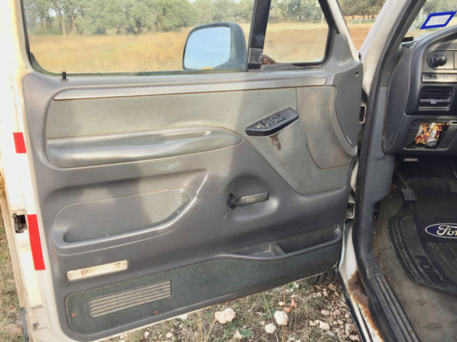 1993 White Ford F-150 Pick Up