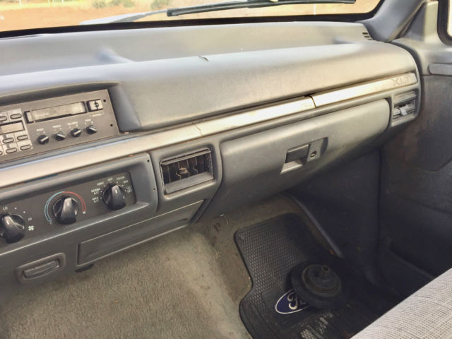 1993 White Ford F-150 Pick Up