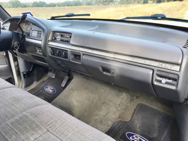 1993 White Ford F-150 Pick Up