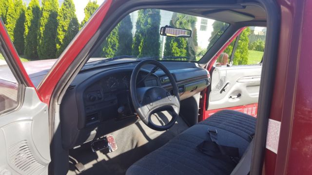 1993 Ford F-150 Standard Cab Pickup