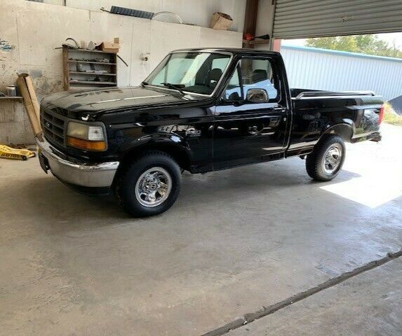 1993 Black Ford F-150 Standard Cab Pickup