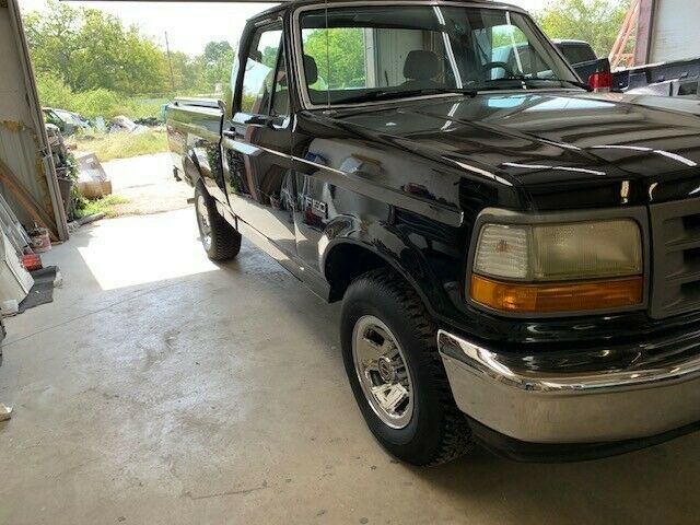 1993 Black Ford F-150 Standard Cab Pickup