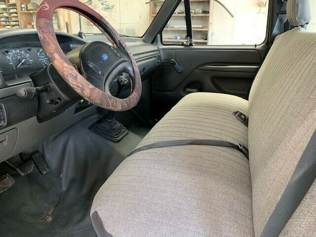 1993 Black Ford F-150 Standard Cab Pickup