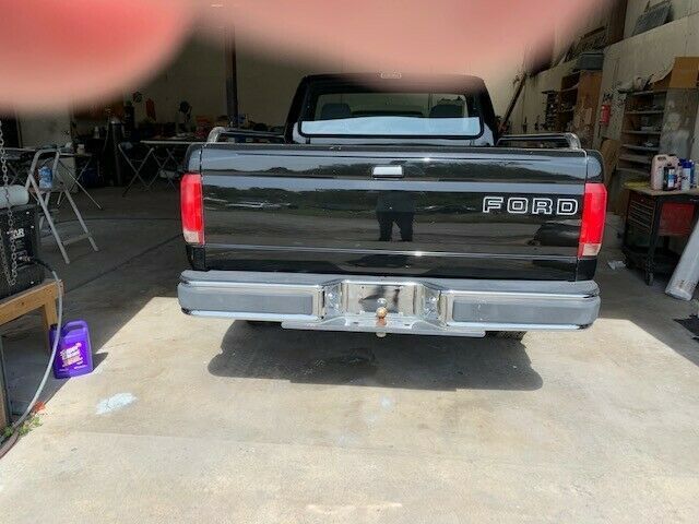 1993 Black Ford F-150 Standard Cab Pickup