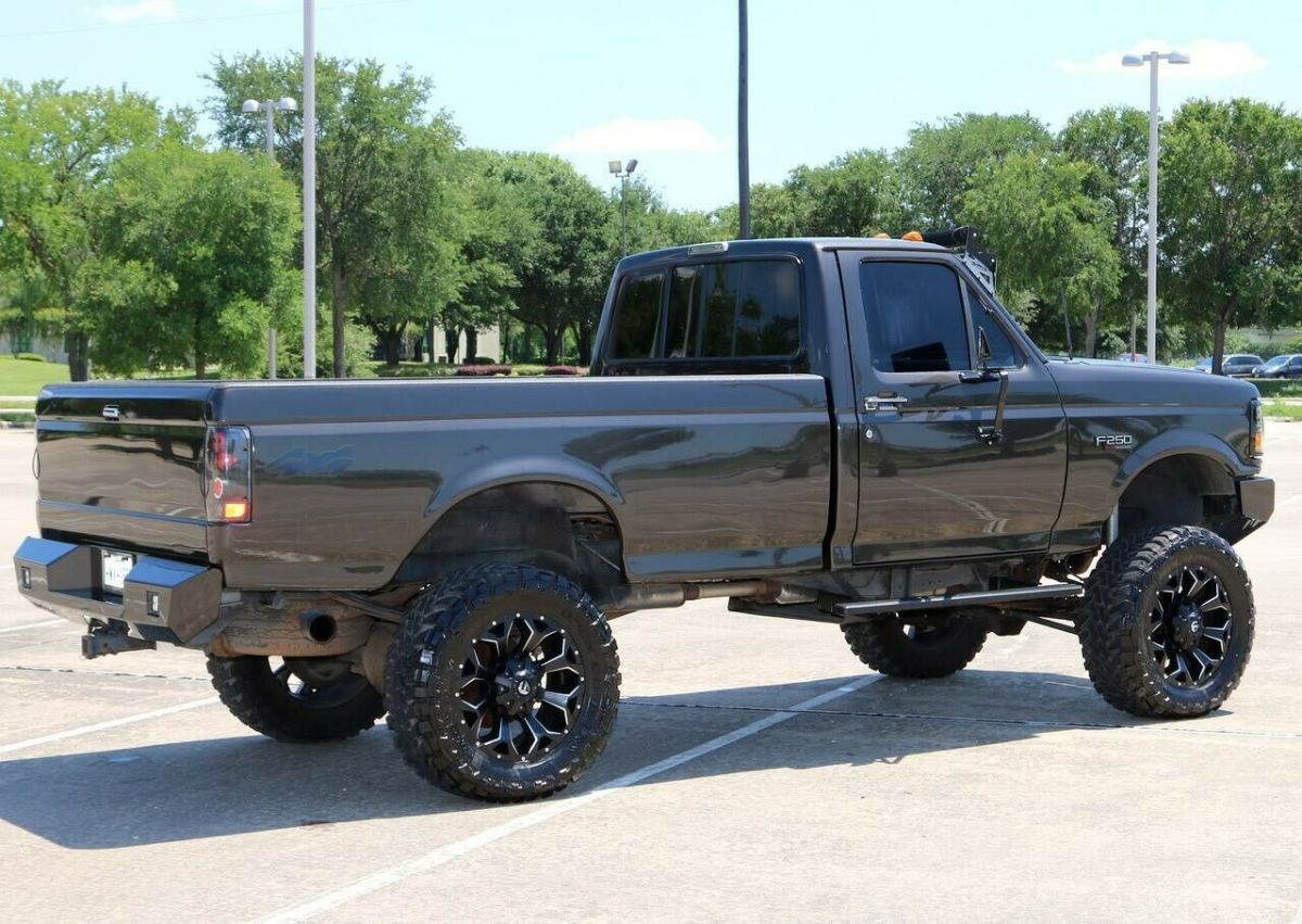 1993 Metallic brown Ford F-250 Single Cab