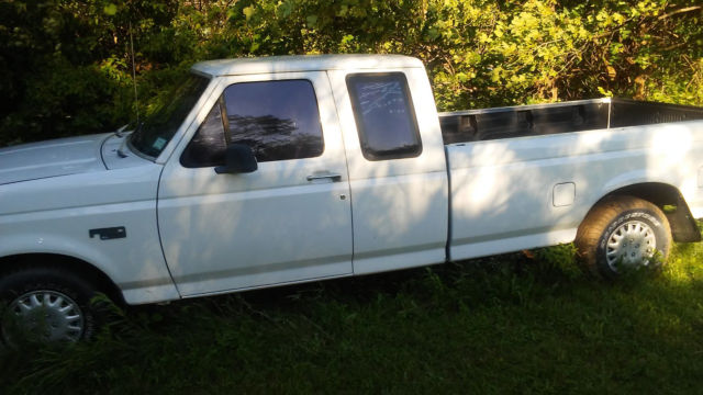 1993 White Ford F-150 Extended Cab Pickup