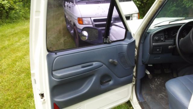 1993 White Ford F-150 Extended Cab Pickup