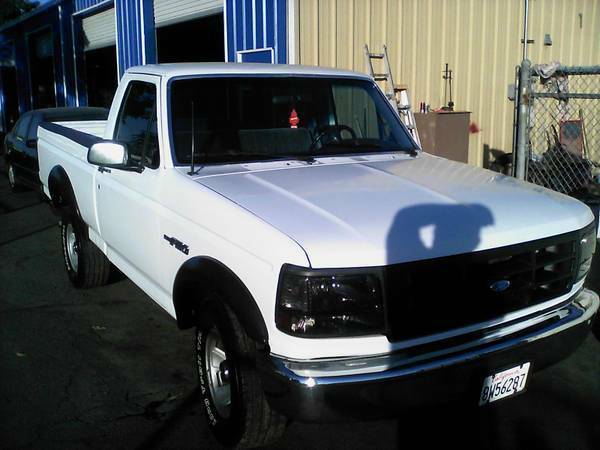 1993 White Ford F-150 Standard Cab Pickup