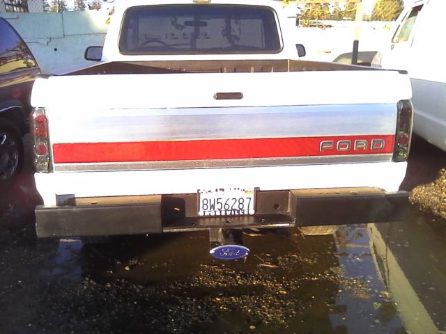 1993 White Ford F-150 Standard Cab Pickup