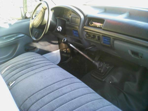 1993 White Ford F-150 Standard Cab Pickup