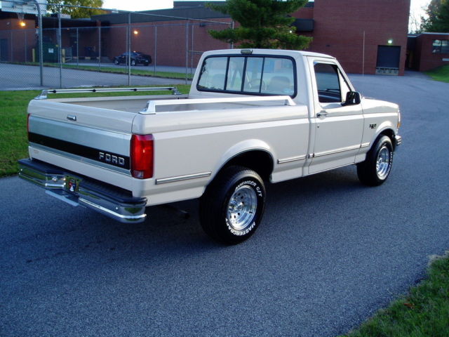 1993 White Ford F-150 Regular  Cab Pickup