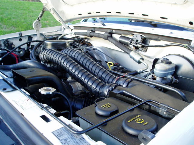 1993 White Ford F-150 Regular  Cab Pickup