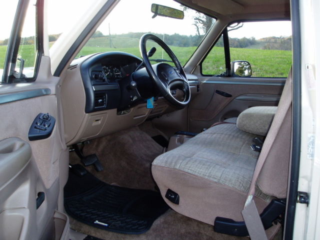 1993 White Ford F-150 Regular  Cab Pickup