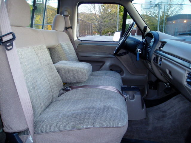 1993 White Ford F-150 Regular  Cab Pickup
