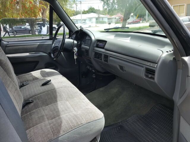 1993 Black Ford F-150 Standard Cab Pickup