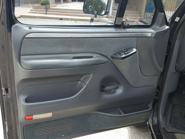 1993 Black Ford F-150 Standard Cab Pickup