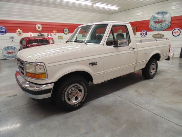 1993 White Ford F-150 Standard Cab Pickup