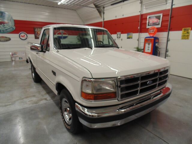 1993 White Ford F-150 Standard Cab Pickup