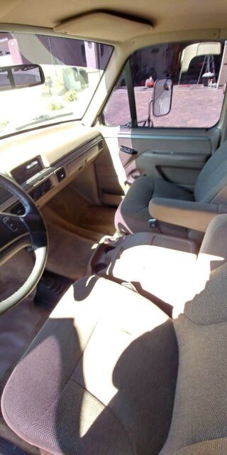 1993 Gold/Brown Ford F-250 Extended Cab Pickup