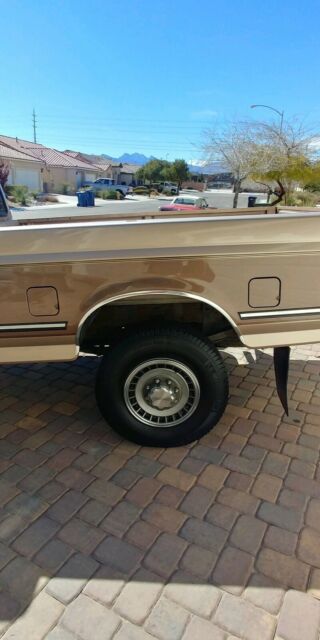 1993 Gold/Brown Ford F-250 Extended Cab Pickup