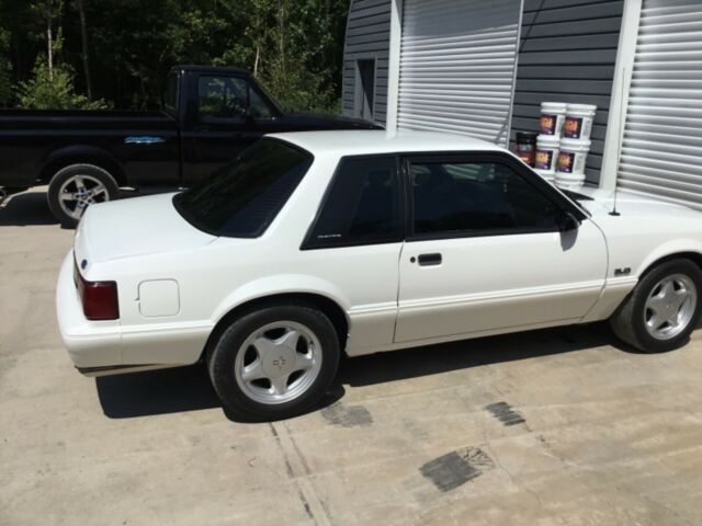 1993 White Ford Mustang Coupe