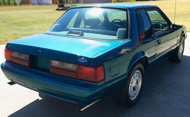 1993 Reef Blue Ford Mustang Coupe