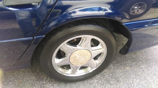 1993 Blue Ford Taurus Sedan