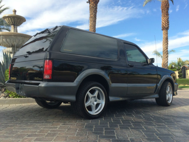 1993 Black GMC Typhoon SUV