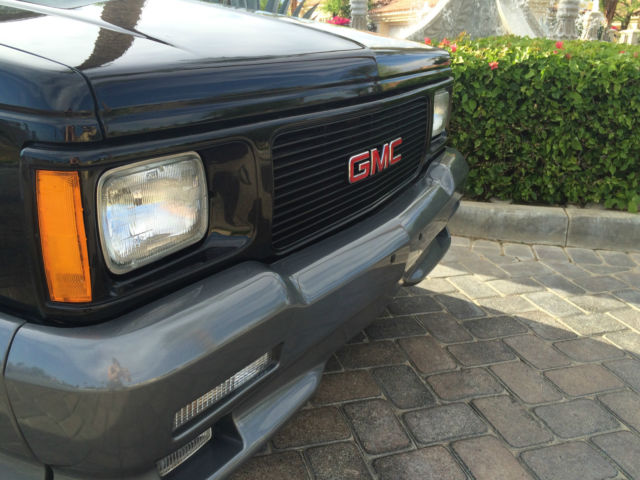 1993 Black GMC Typhoon SUV