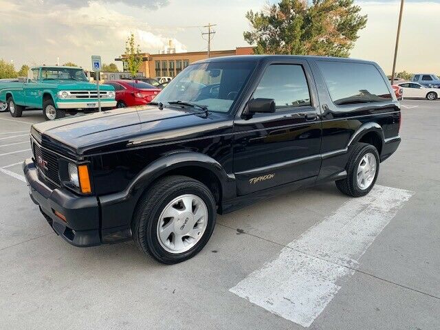 1993 Black GMC Typhoon SUV