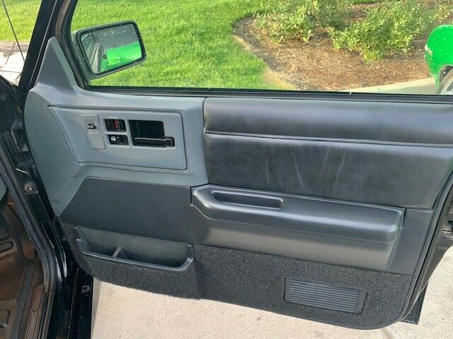 1993 Black GMC Typhoon SUV