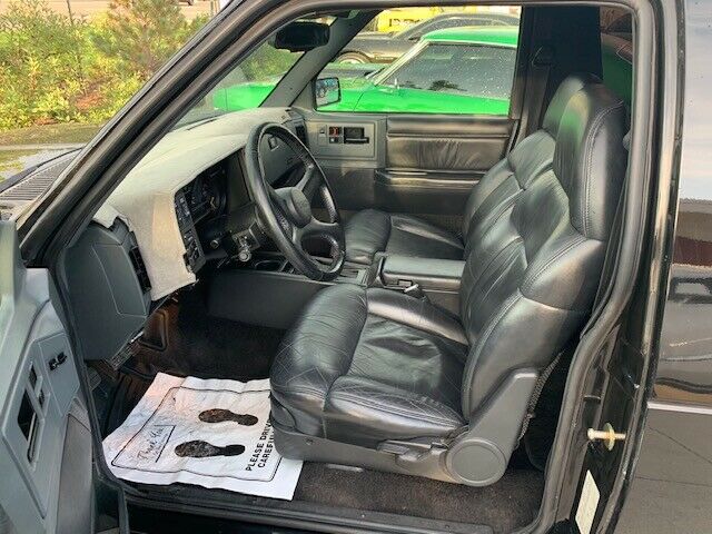 1993 Black GMC Typhoon SUV