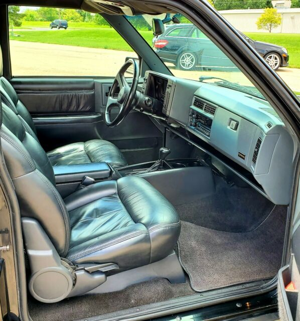 1993 Black GMC Typhoon SUV