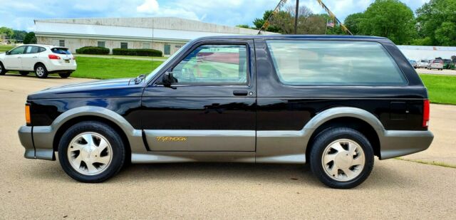 1993 Black GMC Typhoon SUV