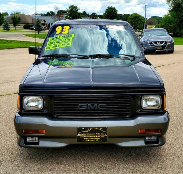 1993 Black GMC Typhoon SUV