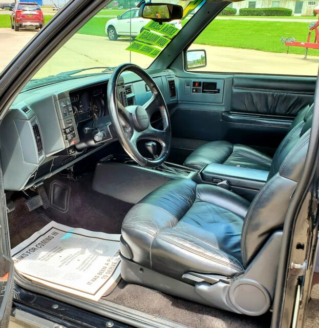 1993 Black GMC Typhoon SUV