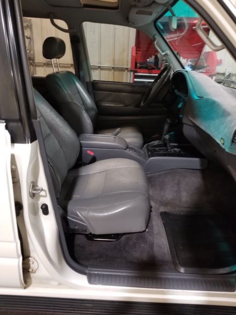 1993 White Toyota Land Cruiser SUV