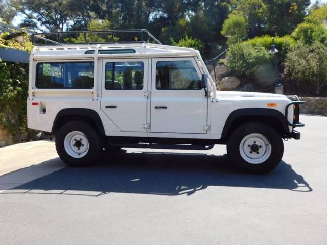 1993 White Land Rover Defender