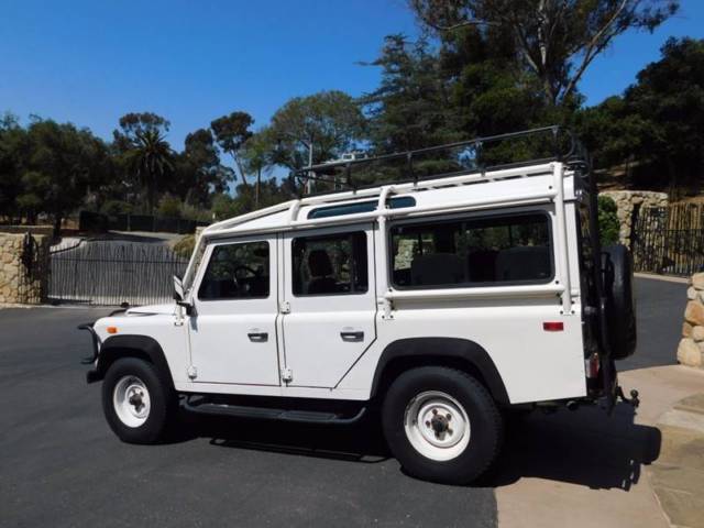 1993 White Land Rover Defender