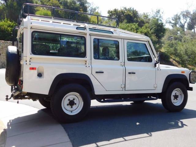 1993 White Land Rover Defender