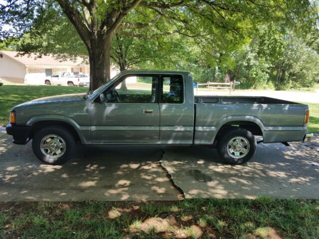 1993 Gray Mazda B-Series Pickups Extended Cab Pickup