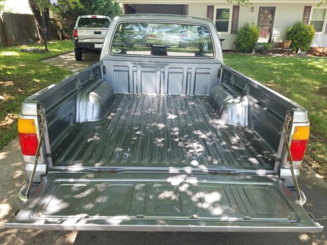 1993 Gray Mazda B-Series Pickups Extended Cab Pickup