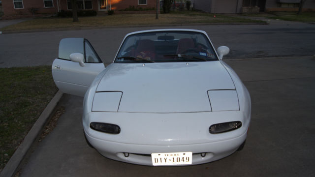 1993 White with metal flake Mazda MX-5 Miata Convertible