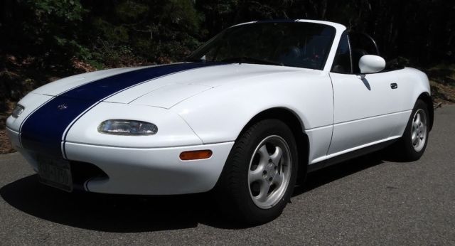 1993 White/Blue Mazda MX-5 Miata Convertible