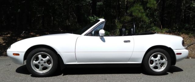 1993 White/Blue Mazda MX-5 Miata Convertible