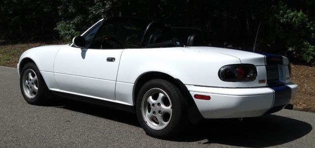 1993 White/Blue Mazda MX-5 Miata Convertible